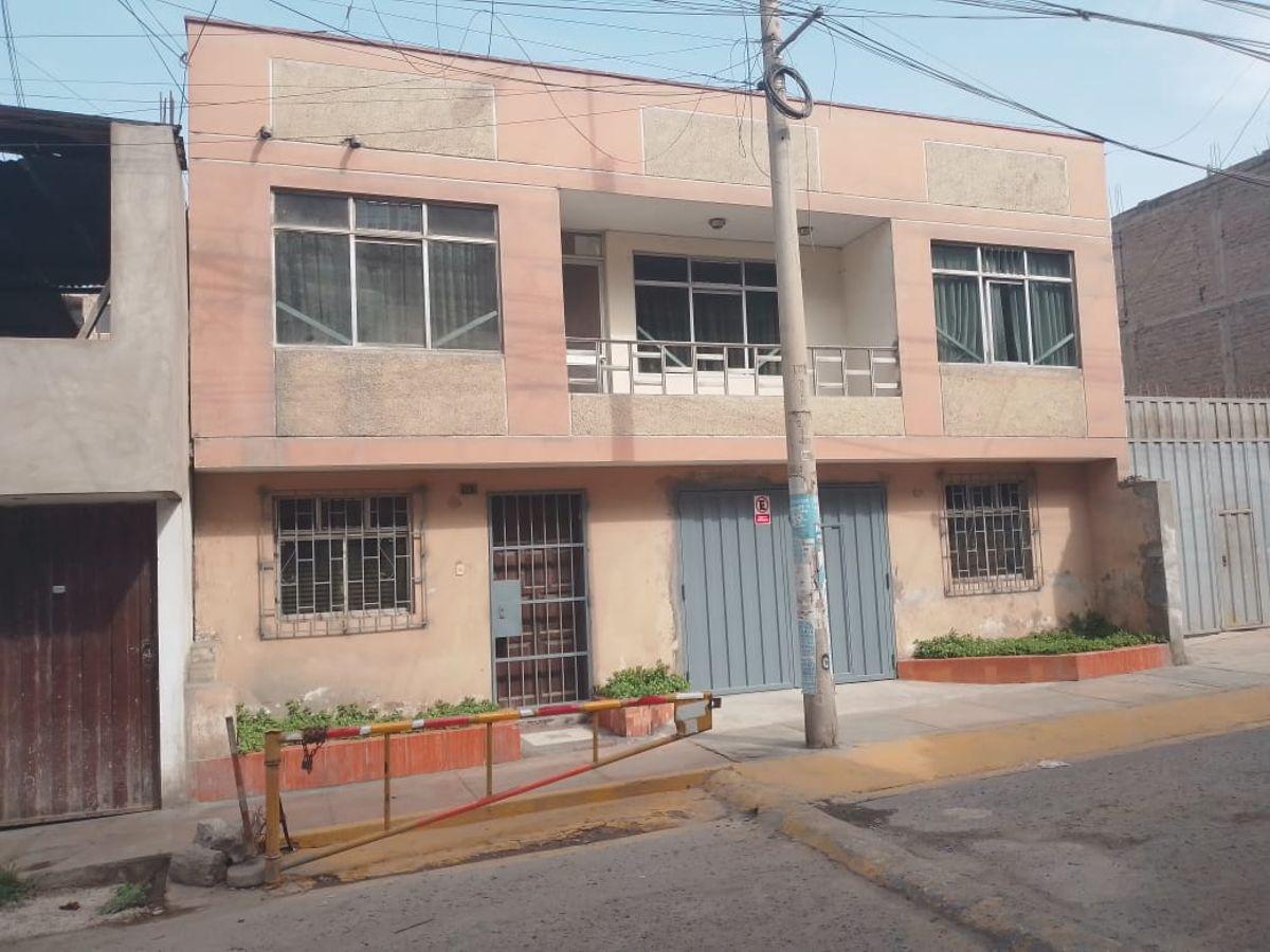 Se Vende Casa - Terreno 250 m² en San Juan Miraflores