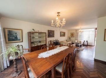 Casa de 4 Dormitorios en 3 Pisos | Patio + Jardín + Cochera | Urb. Maranga - San Miguel