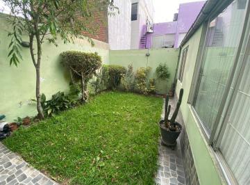 Casa Frente a Parque en San Miguel