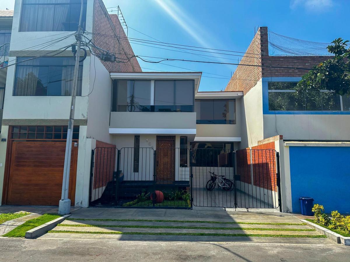 Casa Frente a Parque en San Miguel Limite con El Callao