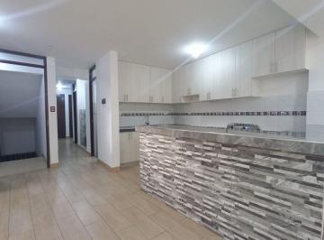 Casa con Proyección a 5 Pisos + Cochera + Dpto San Sebastián