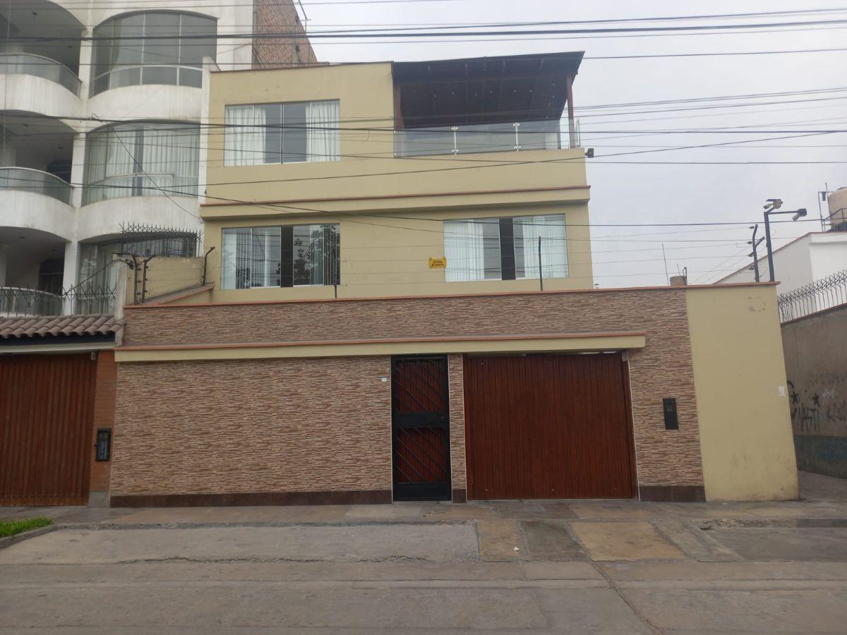 ¡Venta de Hermosa Casa Frente a Parque!