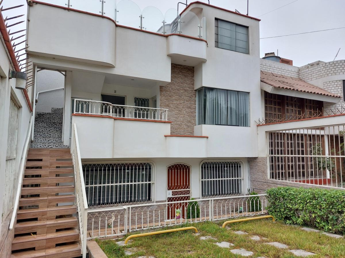 Casa con 3 Minidepartamentos, Piscina, Parrillas en Balneario Santa Rosa