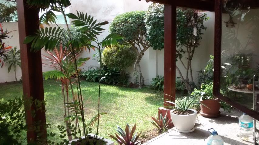 Vendo Casa Frente a Parque Urb. Los Jazmines Surco $.515, 000 a Tratar