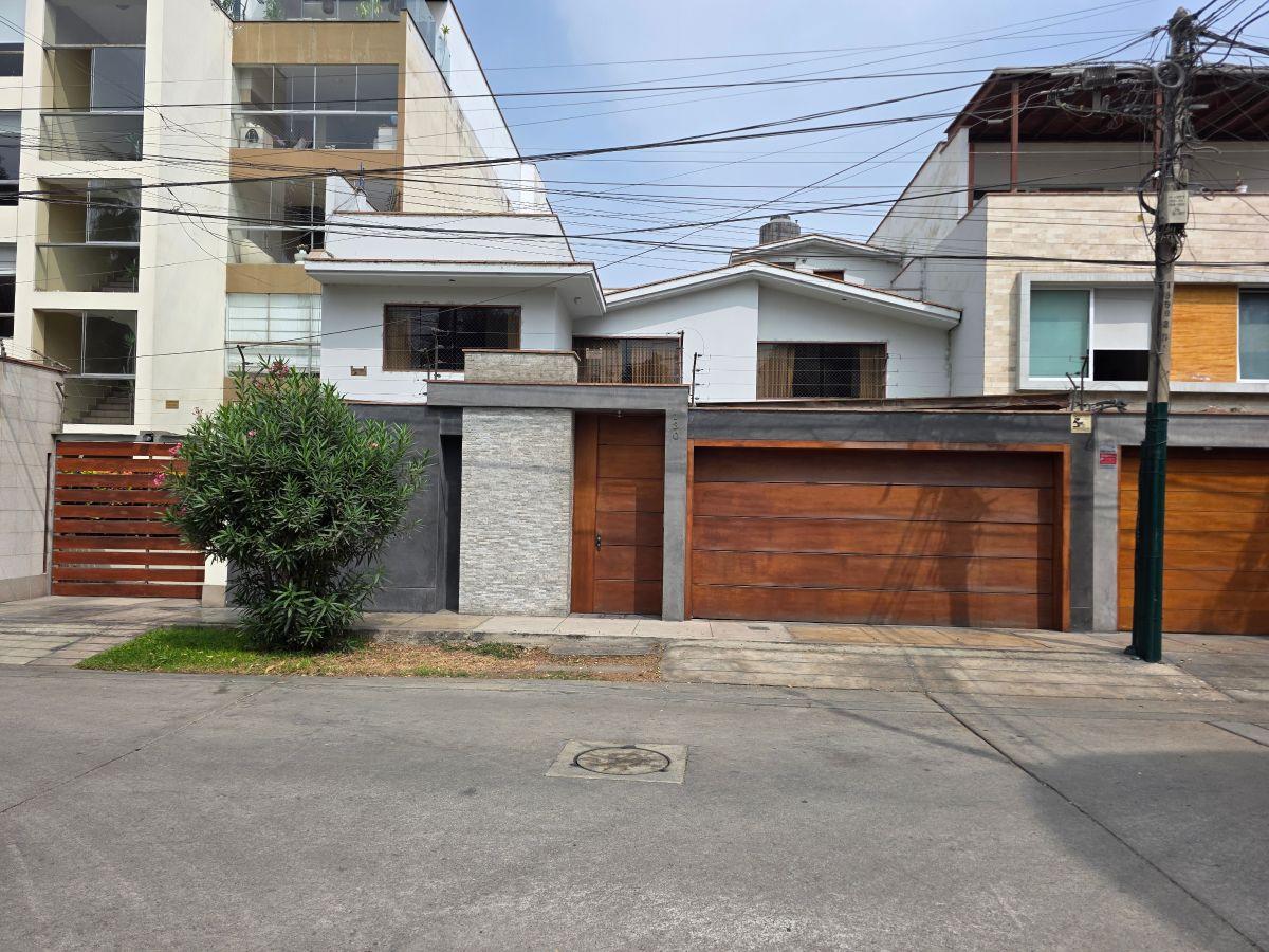 Amplia Casa Frente a Parque en Surco | Ideal Para Familias o Proyecto Inmobiliario