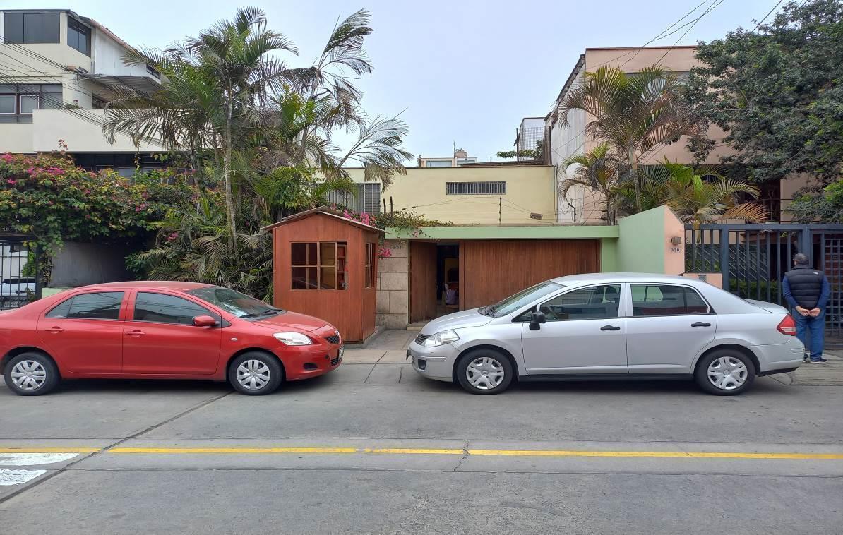 Atencion! Venta Casa Como Terreno 344.9 m² Zona Residencial. Limite Surco / Miraflores