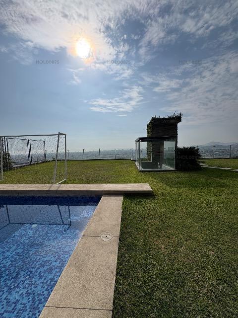 Vendo Bella Casa en Calle El Arenal N 10x, Urb. Casuarinas, Surco. (Dentro de La Urb Las Casuarinas)