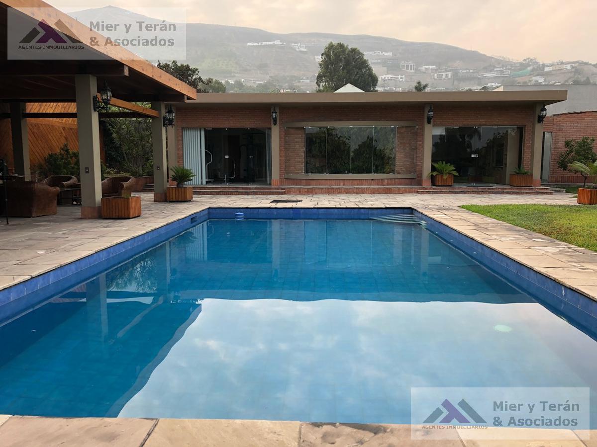 Venta Hermosa Casa Rodeada de Jardines en Casuarinas Surco