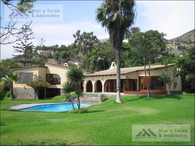 Venta de Amplia Casa en Casuarinas Surco