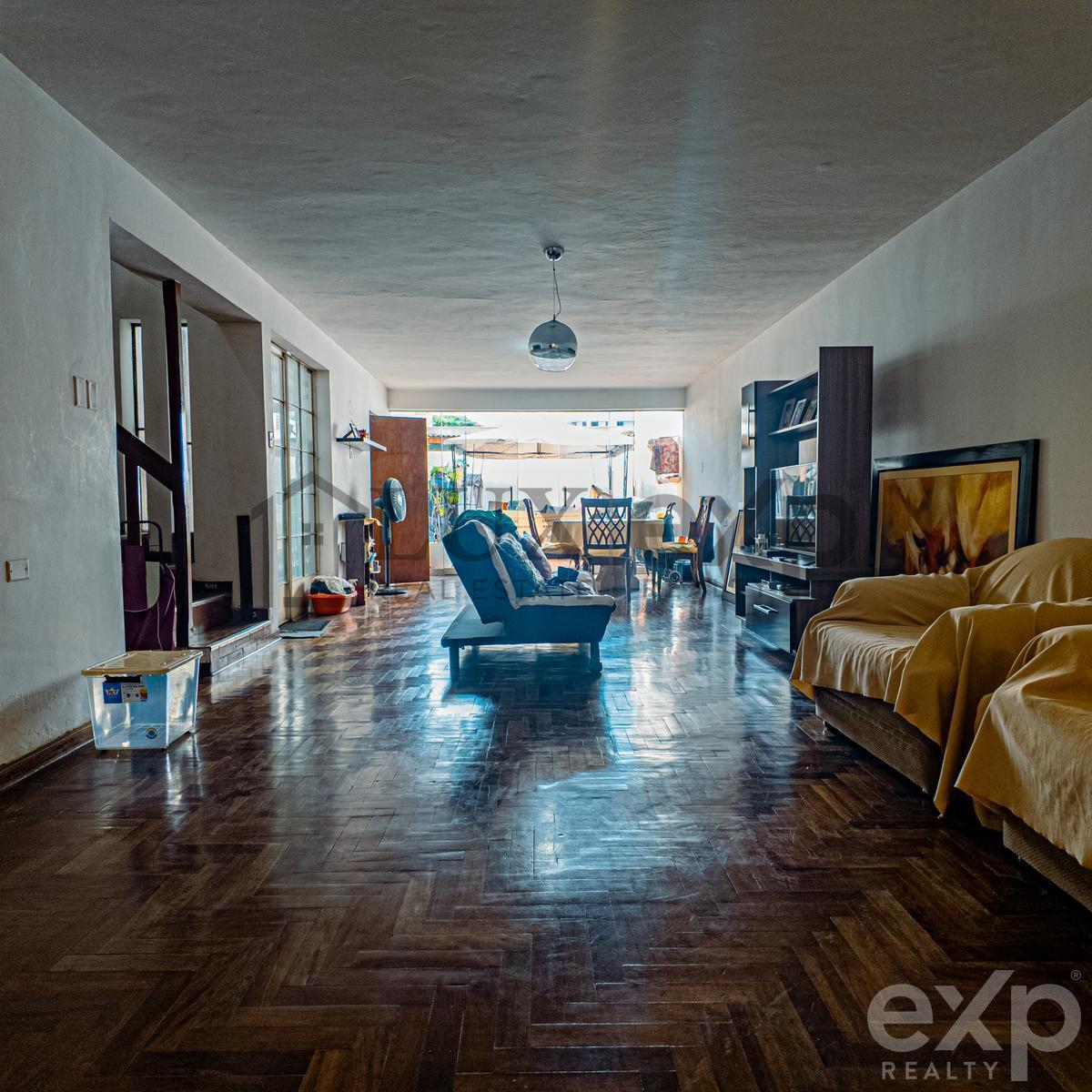 Casa de 4 Pisos en Urb. Vista Alegre