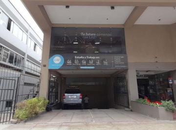 Local Ideal de 155 m² en El Centro Comercial Chacarilla!