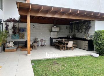 Espectacular Casa en Venta en Surco de 3/4 Dorm Jardin Grande