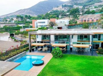 En Venta | Casa de Lujo con Piscina, Cava, Cine y Amplios Jardines | 2569 m²