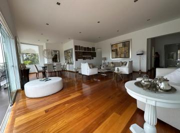 Moderna Casa de 3 Niveles en Cerros de Camacho, con Vista Al Club El Golf