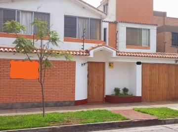 Vendo Casa de 4 Dormitorios Cerca a Parque en Surco
