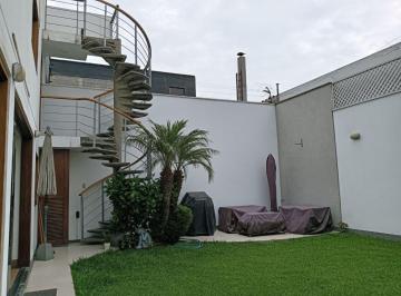 Vendo Casa Moderna y Segura con Porton Electrico y Excelente Diseno