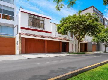 Se Vende Casa Como Terreno Frente a Parque