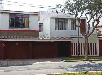 Venta Casa 300 m² Como Terreno, en Surco, Frente a Parque, Excelente Inversión