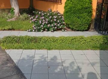 Venta de Casa con Jardín y 3 Cocheras en Surco – Cerca de Miraflores y Barranco