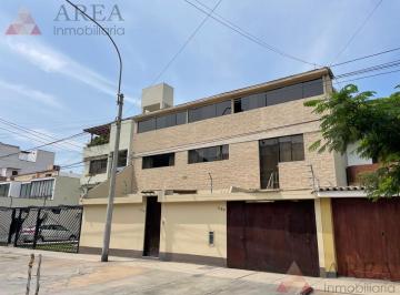 Casa Comercial | 18 Hab. con Baño Minidep. Gran Patio Central | 3 Pisos