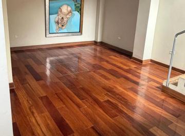 Oportunidad en Surco: Casa de 3 Pisos con 5 Dormitorios y Terraza