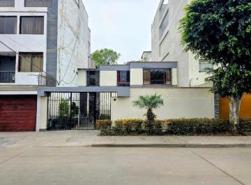 Vendo Bella Casa de 300 m² de Terreno Urb Los Rosales Surco $425, 000 Usd