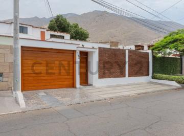 Vive Frente a Parque: Amplia Casa Remodelada en Los Álamos de Monterrico