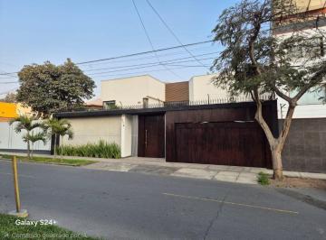Santiago de Surco / Linda Casa en Venta / Alt. Cuadra 18 Av Primavera