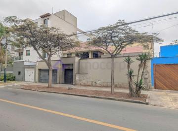 Casa Como Terreno de 416 m² en Venta en Santiago de Surco