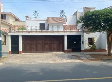 Casa en Frente a Parque - Urb. Chama - Suco