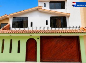 Casa de 120 m² con 6 Habitaciones en Venta en Surco