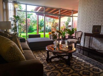 Casa Remodelada Amplio Jardín y Ambientes Muy Iluminados y Ventilados