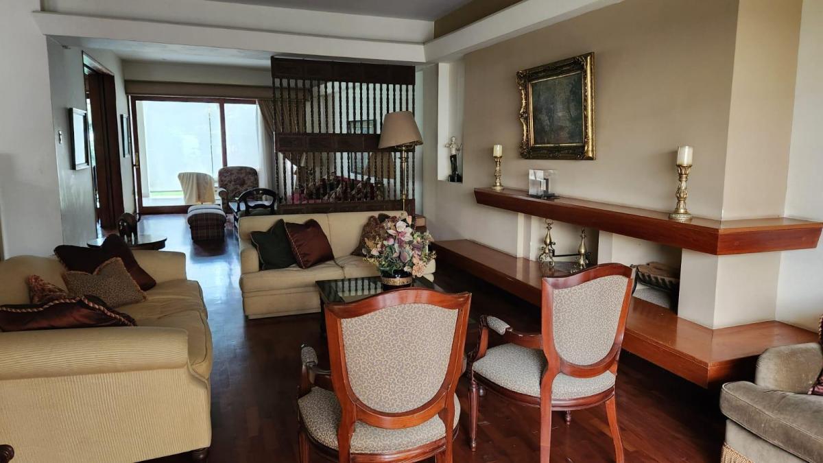 Casa con Amplios Ambientes y Jardines*355 M²*, Pedro Irigoyen - Surco