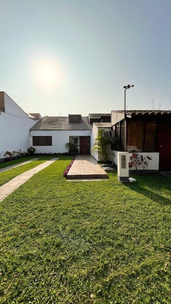 Vendo Casa en Santiago de Surco Cochera y Piscina