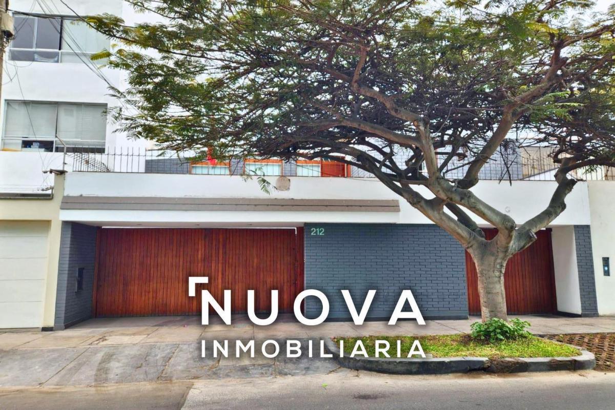 Venta de Casa Como Terreno de 300 m² en Santiago de Surco