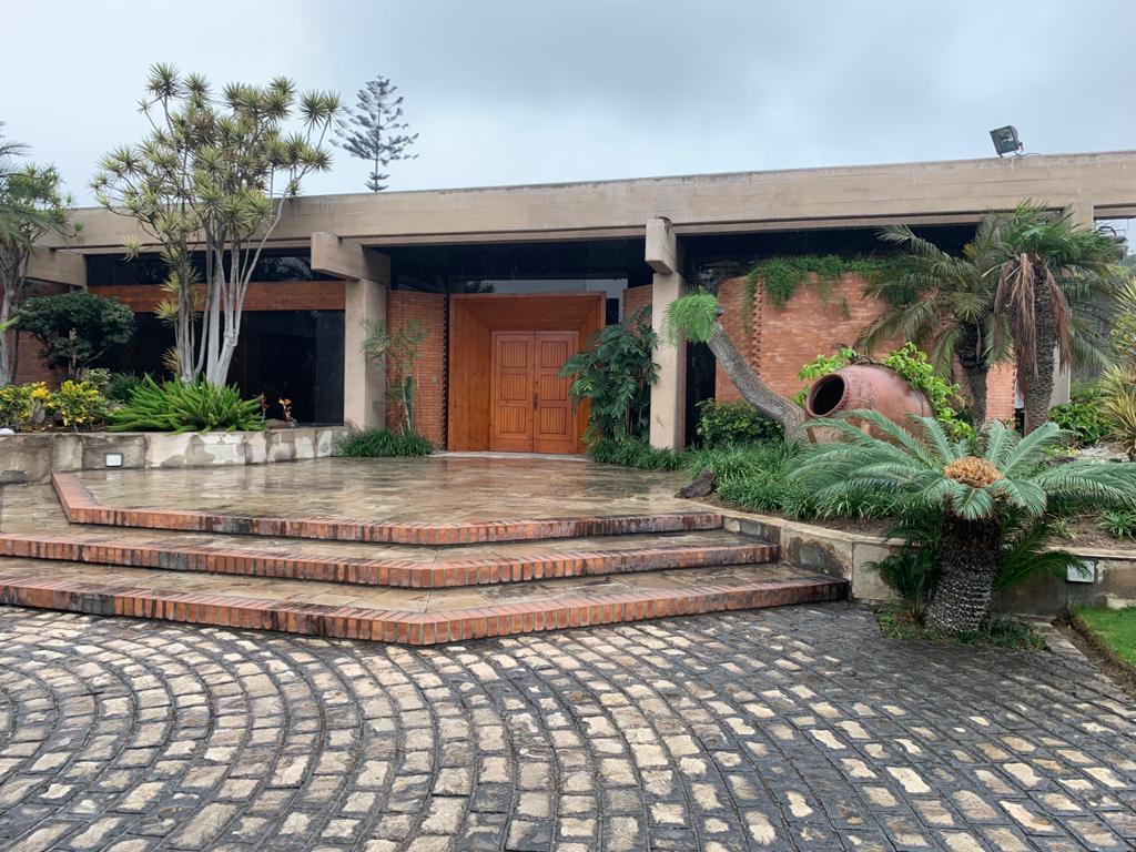 Linda Casa en Venta en Casuarinas Surco