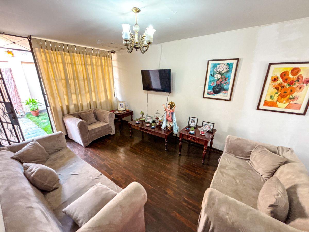 ¡Oportunidad Única en Santiago de Surco! Vendo Casa de 200 m²