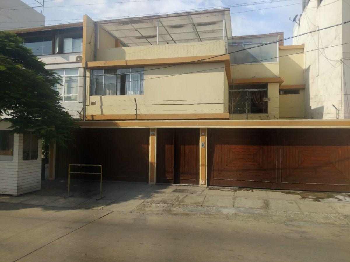 Vendo Casa de 350 m² en Surco Oportunidad Única