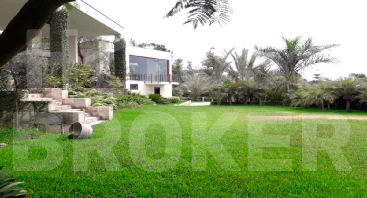 Casa Amplia en Las Casuarinas – Terreno 3, 095 m²