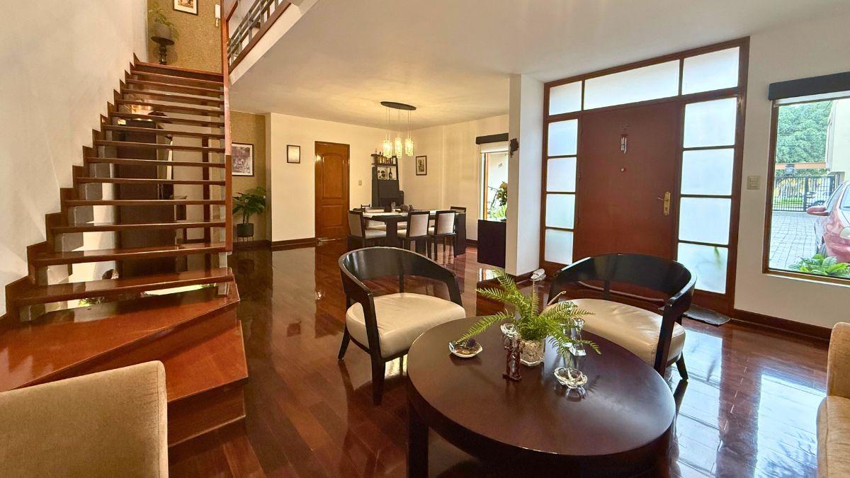 Venta Preciosa Casa en Condominio Frente a Parque Cerrado – Exclusiva y Segura Zona en Surco