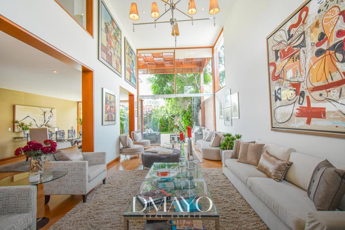 Diseño y Confort: Residencia Premium en Urbanización El Cortijo