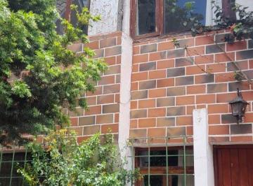 Exclusiva Propiedad con 6 Chalets – Ubicación Estratégica y Alto Potencial de Inversión