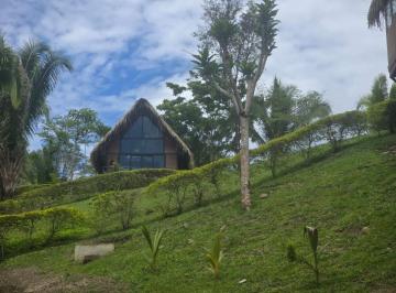 Vive La Magia de La Naturaleza y Adquiere Tu Refugio Frente a La Laguna Azul
