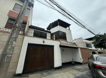 Casa en Surquillo, Calle Samiria, Excelente Estado.