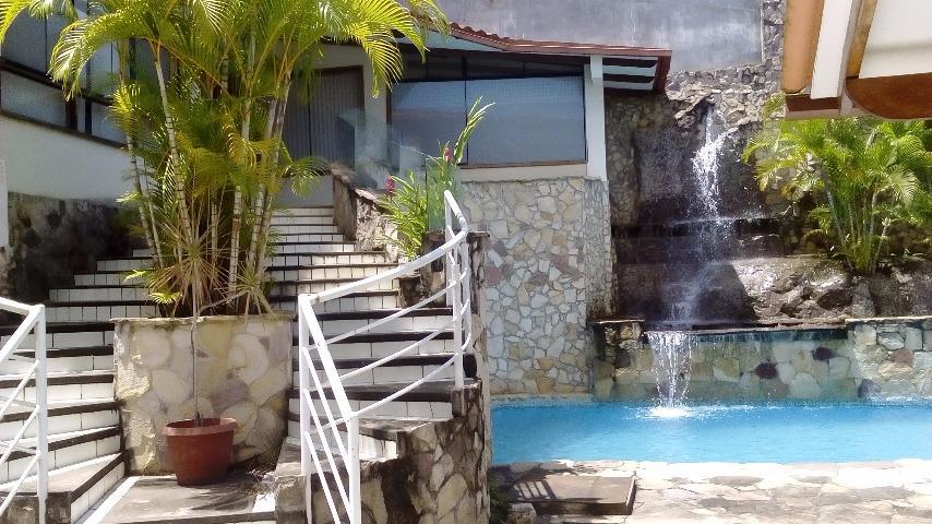 Vta Tarapoto Jr Yurimaguas Casa 5d + 3c 2p Terraza Jardín Piscina Bbq