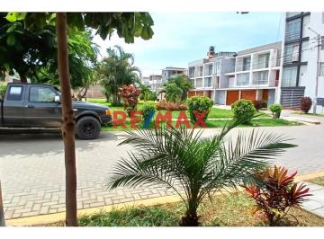 Se Vende Casa Frente a Parque en Urb Soliluz