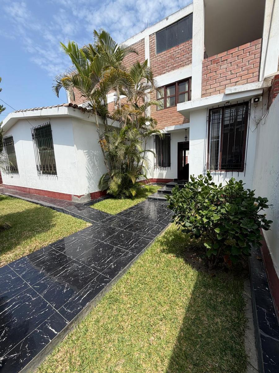 Vendo Linda Casa - Local en Urb. Las Viñas, Chincha Alta