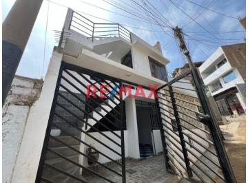 Vendo Casa de 2 Pisos con Gran Potencial de Inversión en Ciudad del Deporte Ventanilla