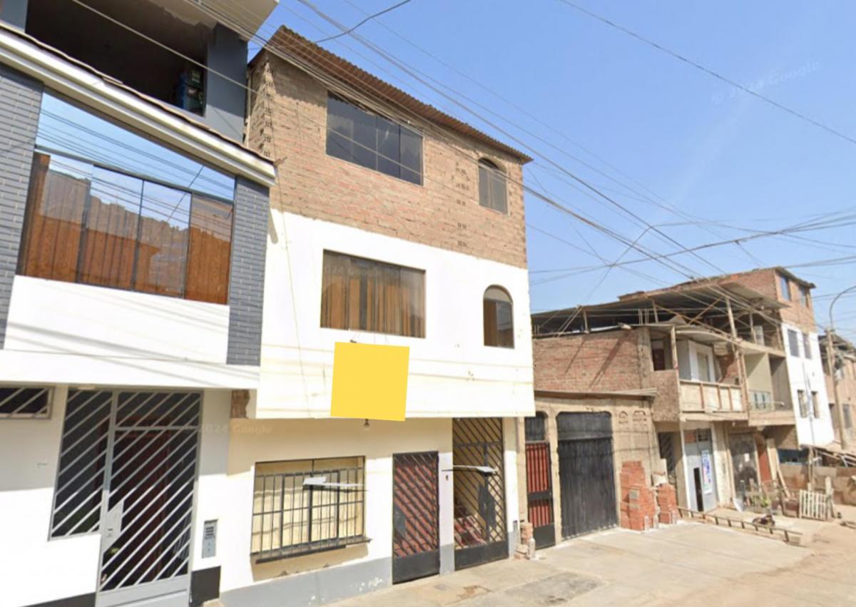 Acogedora Casa de 3 Pisos en Vmt