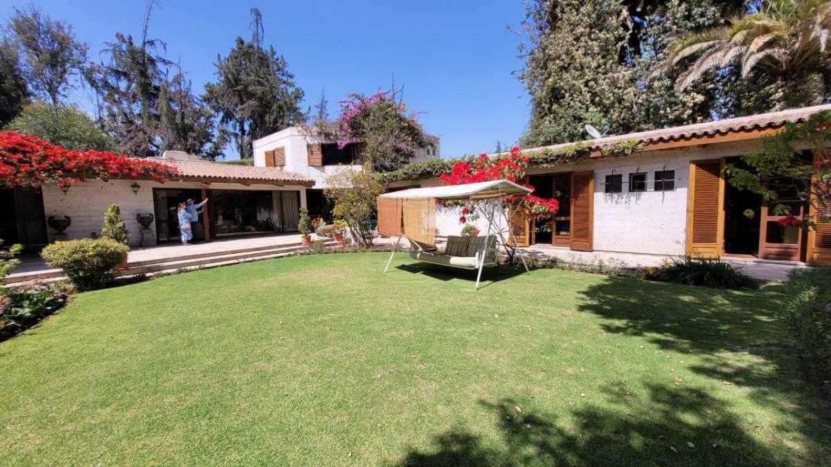 Se Vende Casa Como Terreno Frente Al Club Internacional